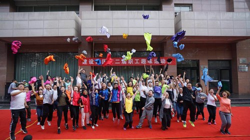 瞧，他們嗨瘋了！