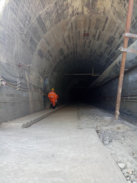 掘進公司檸條塔北翼2號風(fēng)井回風(fēng)斜井順利貫通