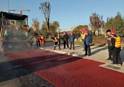 追趕超越,完成彩色路面工程,實現(xiàn)第一階段目標(biāo)