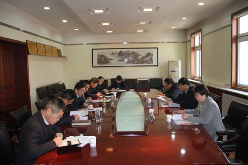 建設集團聯合黨委副書記、紀委書記、工會負責人侯本英深入銅煤公司督導黨委中心組學習研討