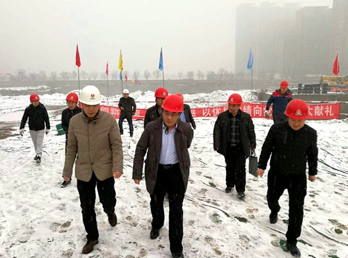建設集團副總經理王明智一行深入大秦置業公司藍山水岸項目檢查指導工作