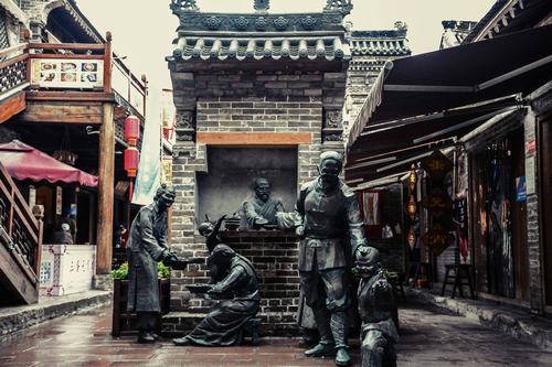 古城，春光里我向你走來