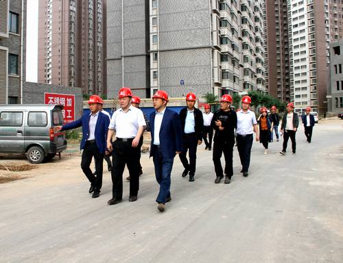 寧興剛、王明智一行深入銅煤1#、2#住宅小區(qū)施工現(xiàn)場調(diào)研指導(dǎo)工作