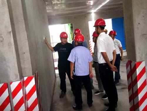 王明智深入陜煤建設(shè)銅煤公司藍(lán)山水岸項目檢查指導(dǎo)工作