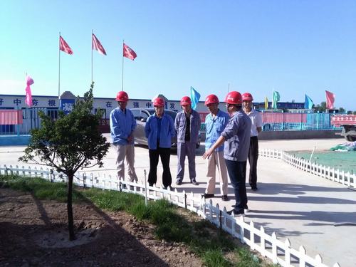 陜西渭河彬州化工公司總經理趙亞周深入乙二醇生活區(qū)項目檢查工作