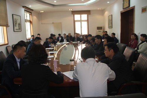 陜煤建設(shè)銅煤公司組織傳達(dá)“講政治、敢擔(dān)當(dāng)、轉(zhuǎn)作風(fēng)”專題教育暨集中開展違規(guī)收送禮金問題專項(xiàng)整治工作部署會(huì)議精神