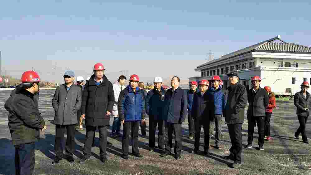 銅川交通局局長路學敏到川耀項目服務(wù)區(qū)檢查指導工作