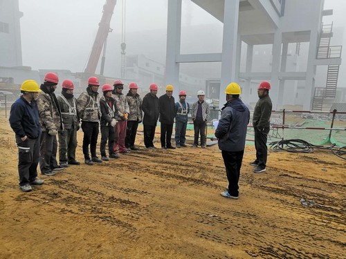 陜煤建設(shè)銅煤公司承建的曹家灘礦井主廠房至矸石倉、主廠房至煤泥卸載點(diǎn)帶式輸送機(jī)棧橋工程順利吊裝