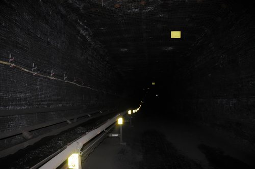 陜煤建設掘進公司：北翼項目部3-1煤輔運大巷反掘精準貫通