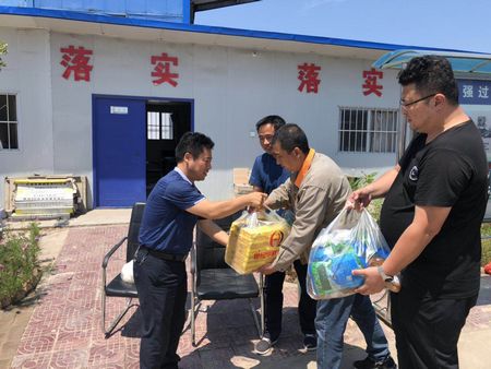 陜煤建設(shè)天工公司精準(zhǔn)送清涼  心暖情更長