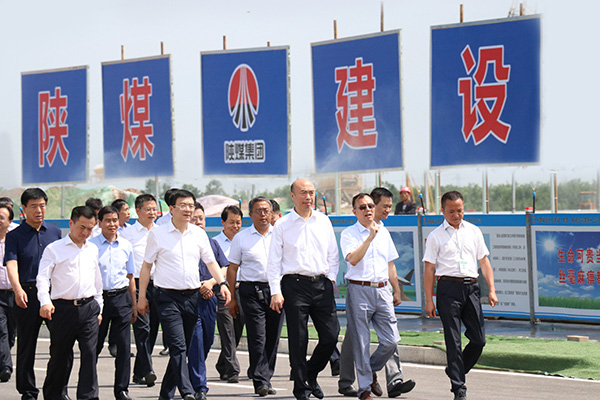 陜西省委副書記、省長劉國中一行深入陜煤建設(shè)渭南分公司南京金龍電動車項目視察工作