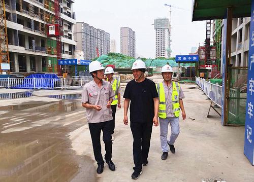 劉合理深入藍山水岸住宅項目現(xiàn)場檢查指導(dǎo)工作