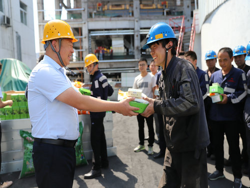 陜煤建設洗選煤運營公司：開展“夏日送清涼”活動