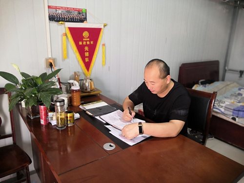 “有擔(dān)當(dāng)、有作為”的鐵軍隊(duì)長(zhǎng)