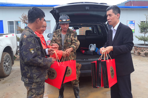 陜煤建設礦建三公司中秋節前慰問一線職工