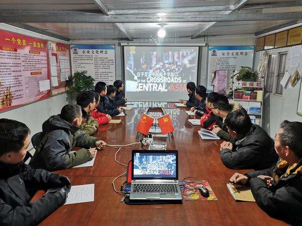 陜煤建設(shè)各單位積極開展反恐怖宣傳工作