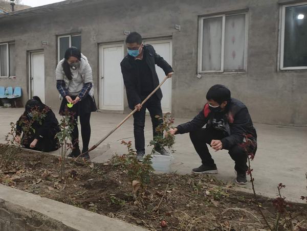 陜煤建設(shè)韓城分公司安裝四項目部開展義務(wù)勞動貢獻青春力量