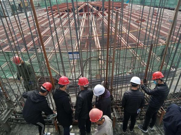 天工公司現(xiàn)場觀摩+現(xiàn)場講解+室內(nèi)培訓縱深工程質(zhì)量