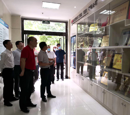 工商銀行西安分行來建設集團座談交流