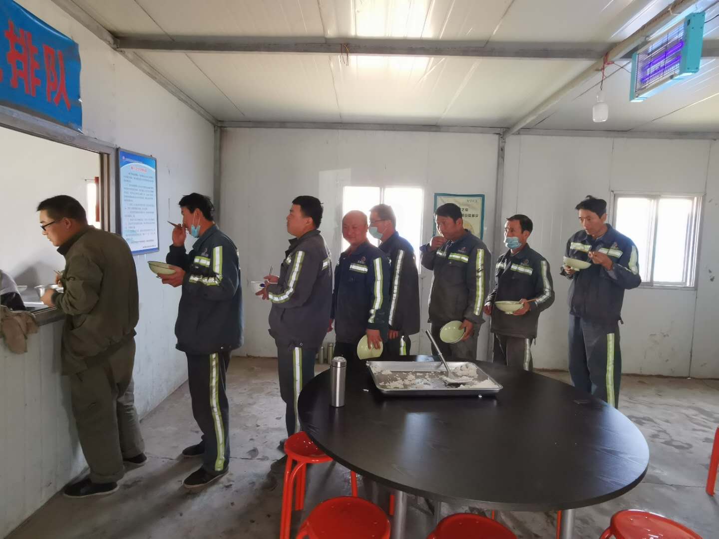 陜煤建設(shè)機(jī)電安裝公司彬長項(xiàng)目部：關(guān)愛職工做好后勤服務(wù)