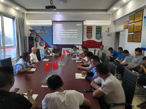 陜煤建設(shè)路橋分公司靖神鐵路項(xiàng)目開展環(huán)衛(wèi)活動助力文明工地建設(shè)