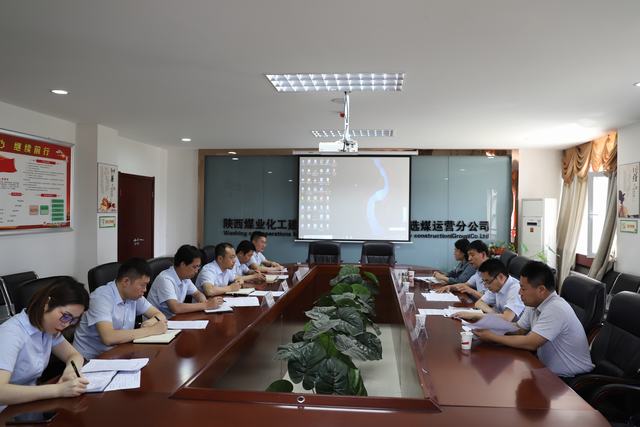 侯本英在陜北片區單位調研指導工作