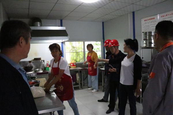 陜煤建設澄合分公司職工代表安全生產月安全巡視“辣”味足