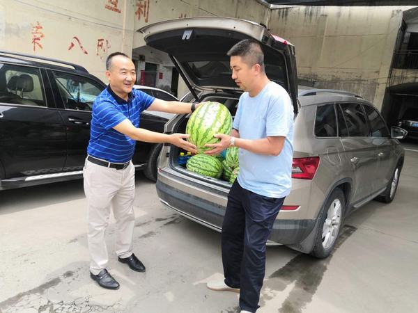 陜煤建設(shè)物資公司：夏送清涼 情系一線