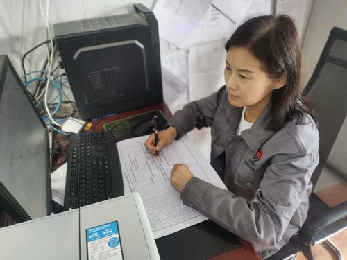 與青春有個“碰撞”，她們在工地綻放