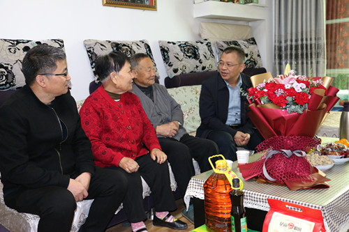  情系職工送關愛  愛在重陽暖人心