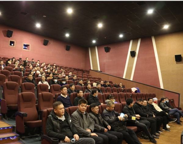 陜煤建設韓城分公司組織觀影《天邊加油站》激發職工愛崗精神