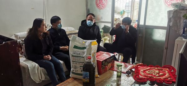 公司領(lǐng)導(dǎo)走訪慰問(wèn)一線困難職工