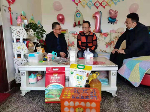 陜煤建設(shè)機(jī)電安裝公司黨政春節(jié)前夕走訪(fǎng)慰問(wèn)一線(xiàn)職工