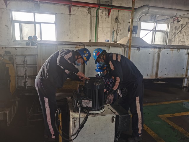 【春節(jié)一線報(bào)道】陜煤建設(shè)洗選煤運(yùn)營(yíng)公司紅柳林洗煤廠項(xiàng)目部：  堅(jiān)守崗位過(guò)除夕，送上“平安福”