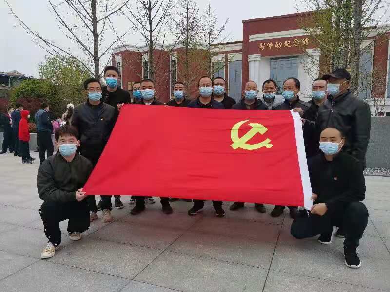 陜煤建設天工公司土建第十二黨支部開展“祭掃烈士陵園，緬懷革命先烈”主題黨日活動