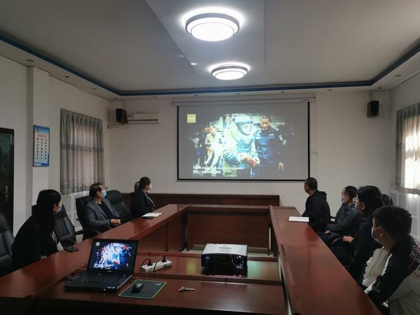 陜煤建設(shè)設(shè)備租賃中心:積極開展反恐維穩(wěn)宣傳