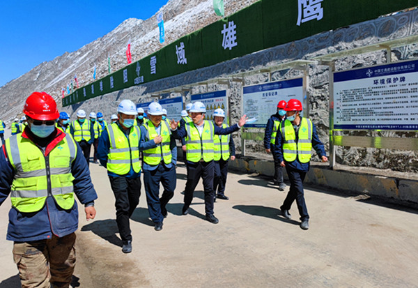 中國交建總承包公司總經理王俊一行深入陜煤建設礦建三公司天山項目部檢查指導工作