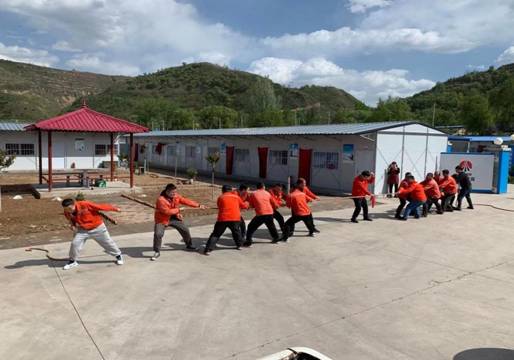 陜煤建設天工公司安裝一部舉行“慶五一、迎五四”拔河比賽
