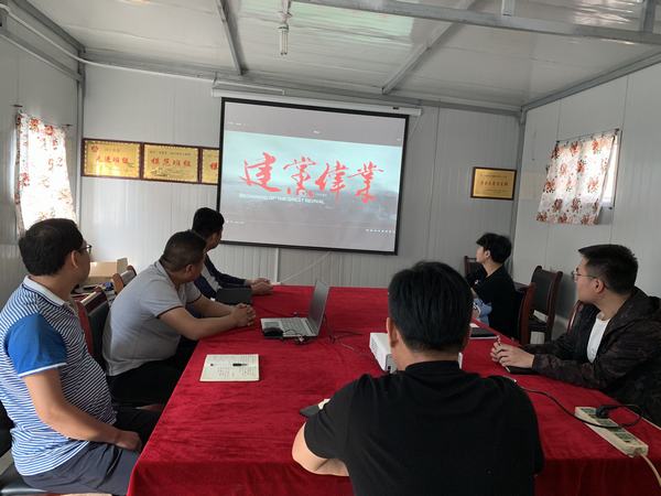 陜煤建設洗選煤運營公司第二項目部：觀看紅色電影 傳承紅色基因