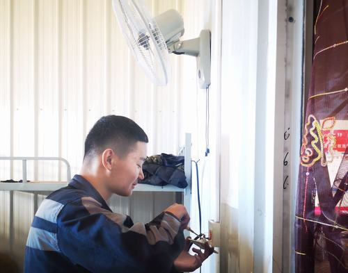 陜煤建設(shè)洗選煤運(yùn)營公司左權(quán)洗煤廠項(xiàng)目部：處處留心辦實(shí)事，小小風(fēng)扇送清風(fēng)