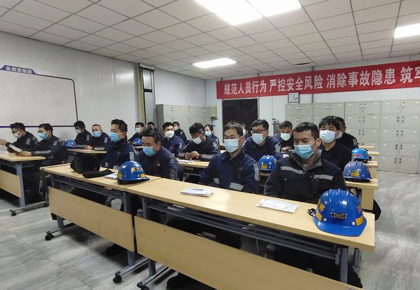 陜煤建設洗選煤運營公司紅柳林洗煤廠項目部：強素質+保安全+促發(fā)展=“煤黑人”的標準