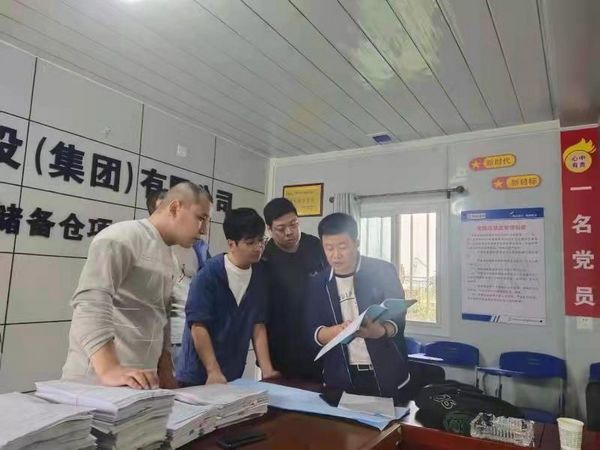 西安市臨潼區城建檔案館館長羅云峰深入中儲糧項目檢查指導工作