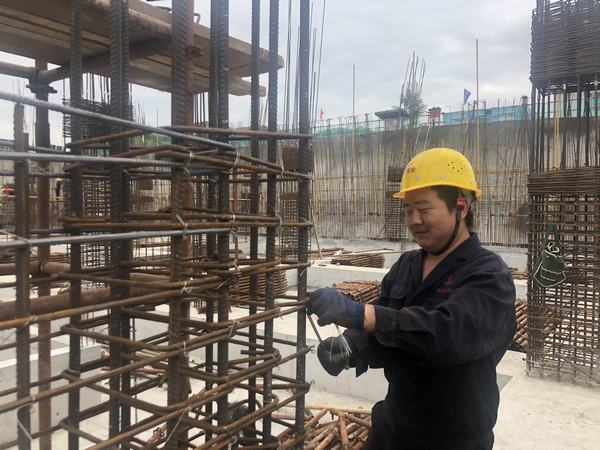 按下快門，定格建設(shè)施工一線最美身影
