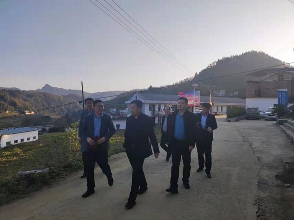 陜煤集團紀委督導組深入建設集團定點幫扶村開展督導調研