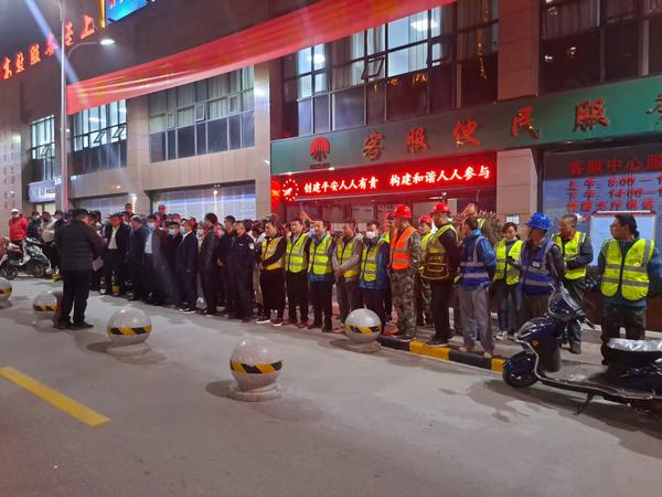 陜煤建設銅煤公司第二十三項目部入戶測溫讓“為群眾辦實事”有溫度有熱度