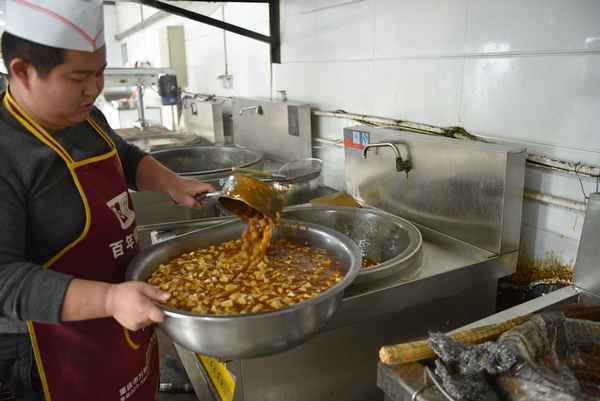 陜煤建設煤礦運營服務分公司：把“食”事辦好，讓幸福走上舌尖