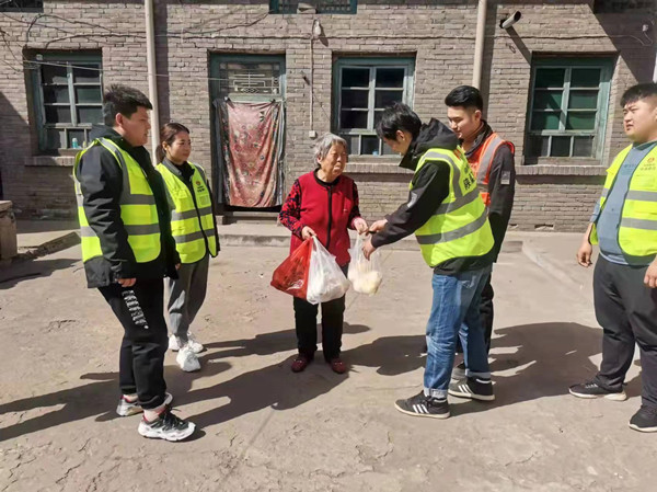 陜煤建設漢中分公司開展“學雷鋒”義務勞動活動