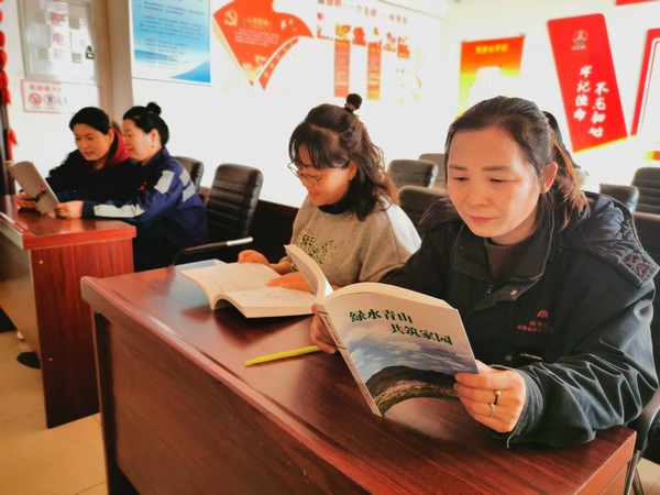 陜煤建設洗選煤運營公司澄合山陽運營項目部:靈巧雙手“剪”出女職工新風采