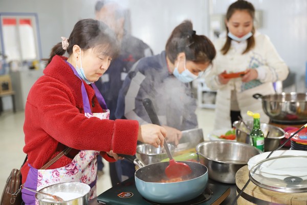 陜煤建設洗選煤運營公司:我為職工添道菜 有滋有味慶“三八”