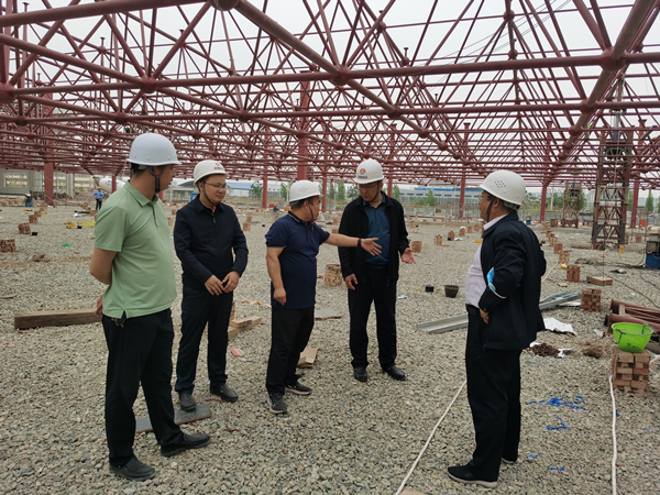 陜煤建設漢中分公司赴渭南開沃新能源汽車基地項目對標鋼網架頂升技術